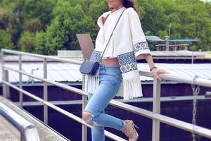 Ripped #jeans, #fringe & #rockstud on #sofrenchbynaty today 💙 www.sofrench.pro