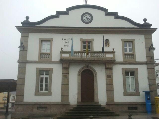 Mairie et église de Palas de Rei .Il pleut ...