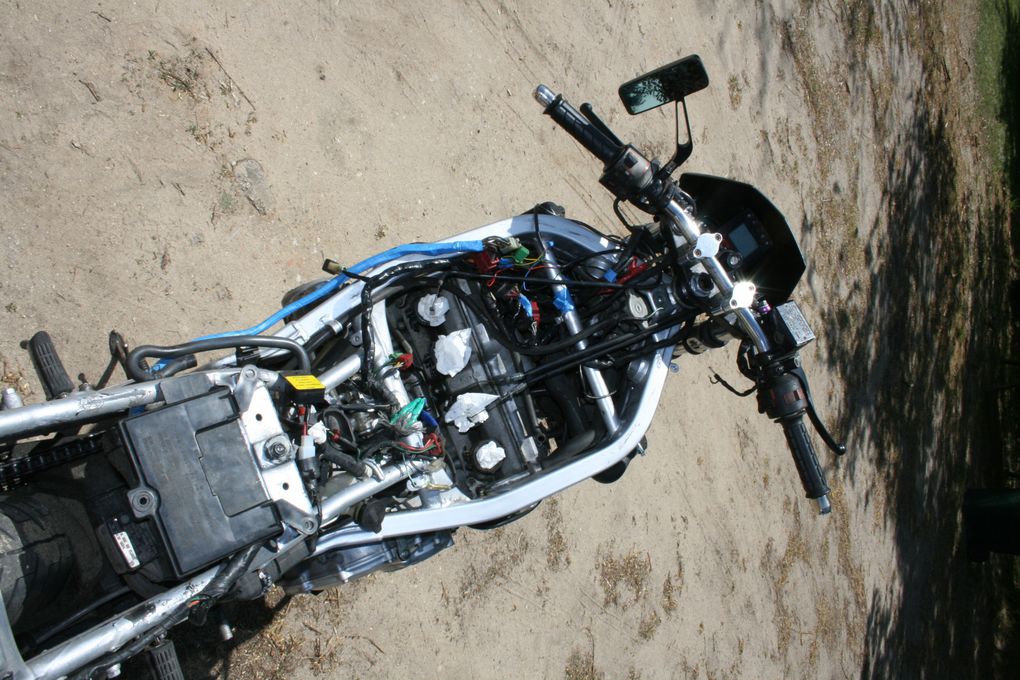 Les photos de la moto à démonter pour récupérer les pièces pour le kart cross.