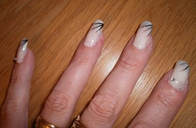 nail art gris/blanc/noir