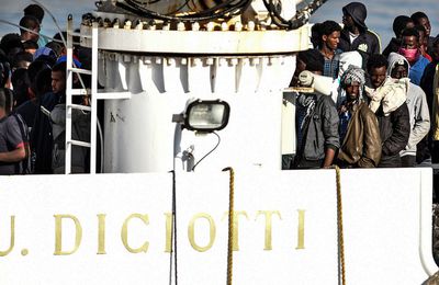 Fin du Bras de Fer entre Matteo Salvini et l'Union-Européenne  / Les Migrants clandestins du Diciotti accueillis par l'Eglise italienne, l'Albanie et l'Irlande