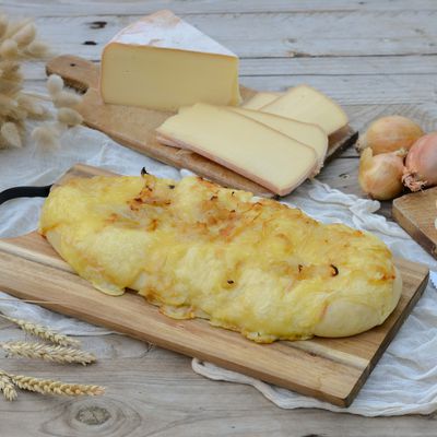 Fougasse à la raclette et aux oignons