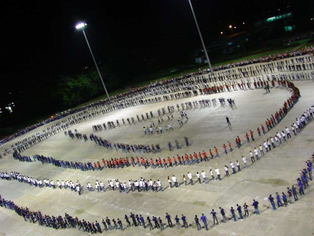 Imágenes de la Rueda de Casino Más Grande del Mundo en la Plaza Niemeyer de la UCI, Cuba, en homenaje a los 5 Héroes Prisioneros en el EEUU.