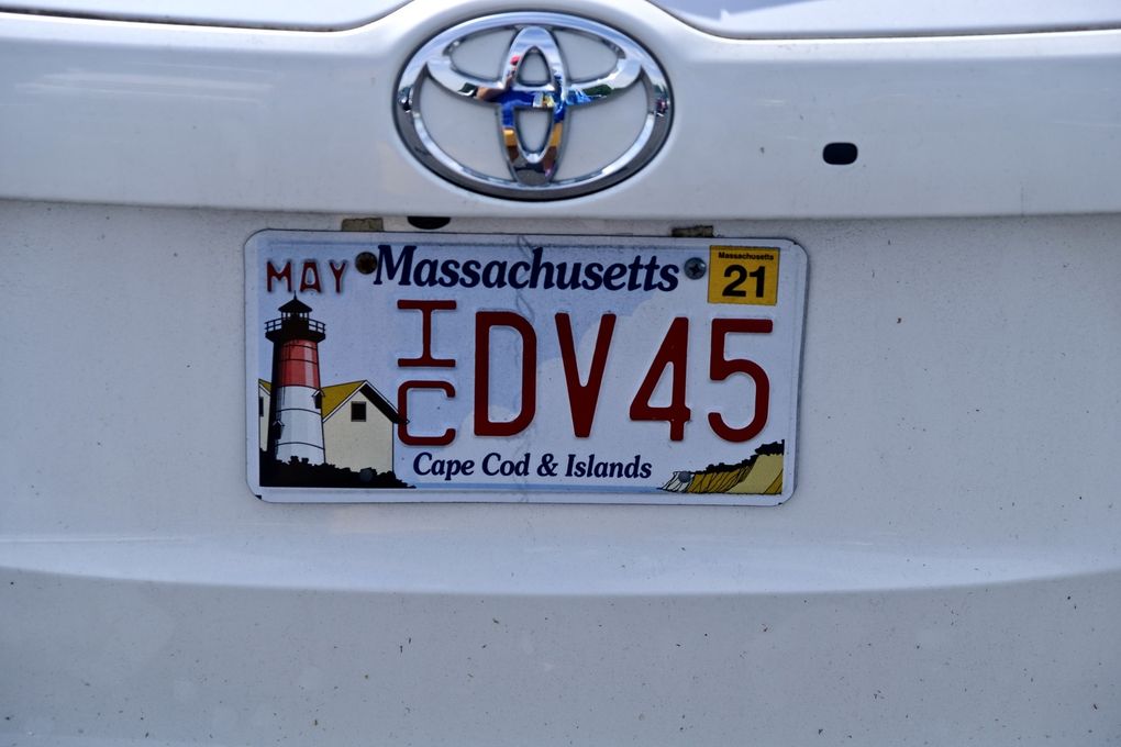 Massachussetts, Florida, New Hampshire, New York, et même un clin d'oeil à l'OM.......Peuchère on craint desguns, même à Boston.