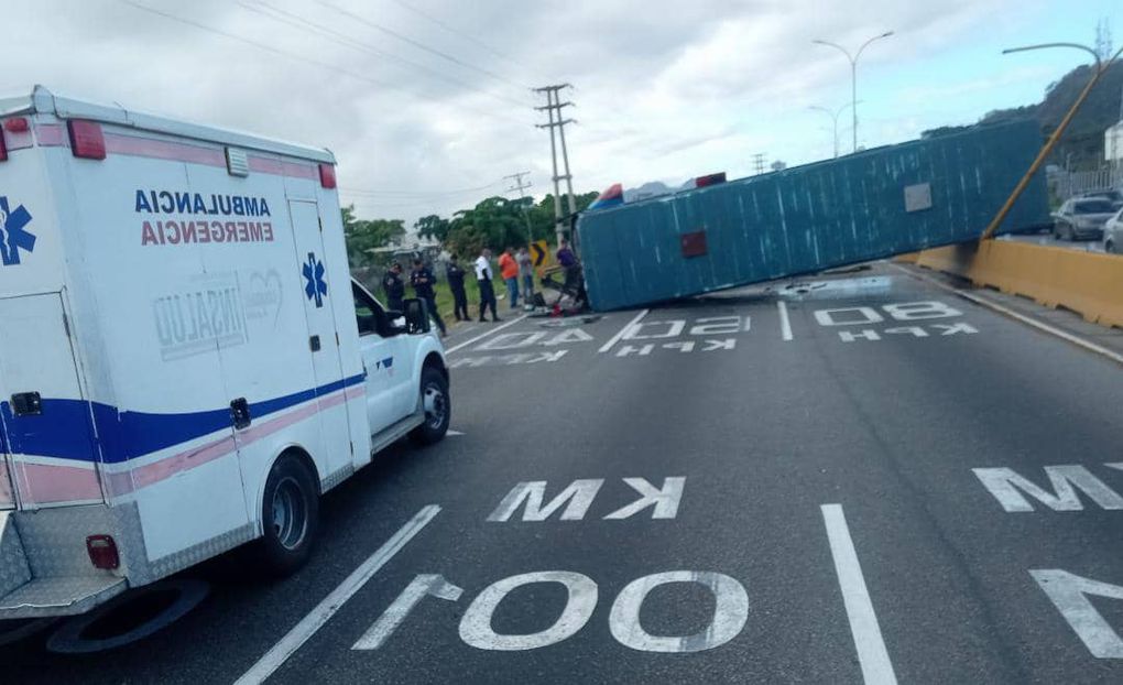 Vuelco de unidad de transporte colectivo registra un fallecido en la Autopista Sur de Carabobo (+Fotos)