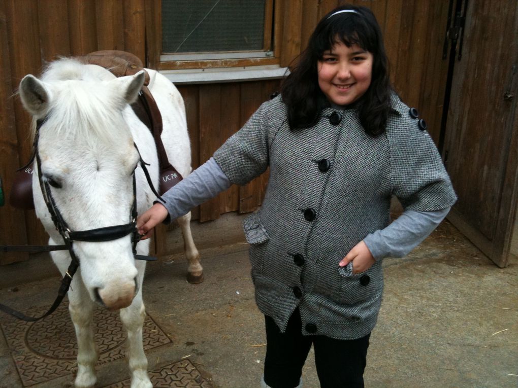 Les élèves de l'école Louise Michel et leurs poneys...