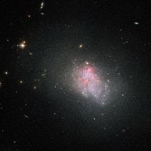 NGC 3738 / Una galaxia que se encuentra en medio de un violento episodio de formación estelar.