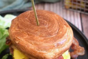 Croissant burger maison (la fournée dorée)