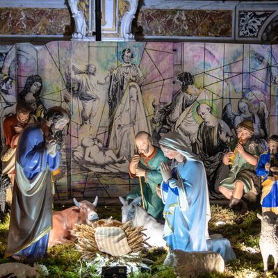 Les crèches de Noël de la Cathédrale Saint-Front de Périgueux en Dordogne.