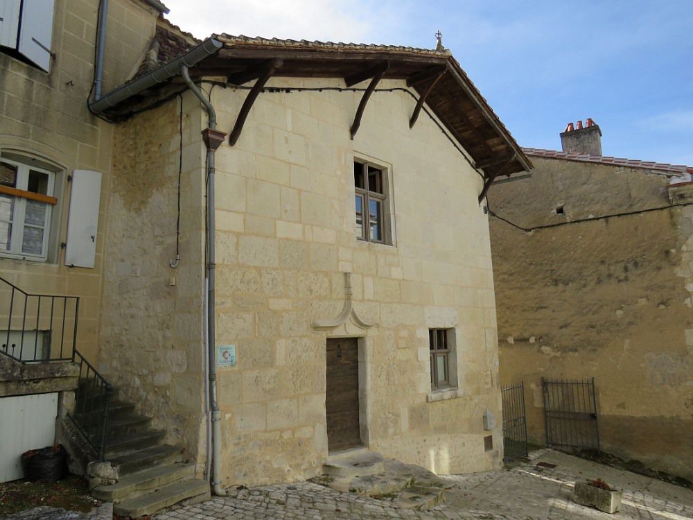 VILLEBOIS LAVALETTE  Village de caractère, perché sur une colline