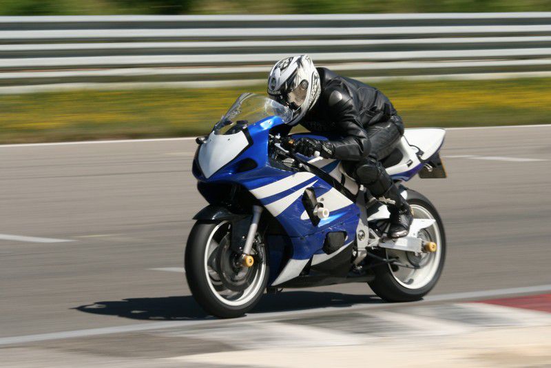 Le 19 juillet 2009, petite scéance de roulage moto au pôle mécanique d'Alès.