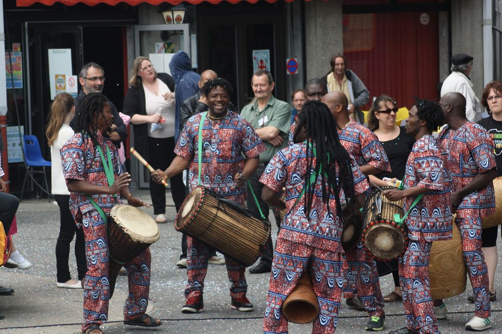 70 photos environ de la Fête du Tillay 2013, qui a réussi haut la main à laver l'affront fait par la météo au carnaval de printemps !