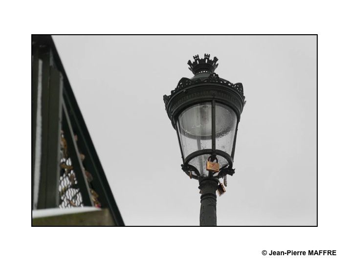 Cette année Notre-Dame de Paris et ses environs se sont recouverts d’un voile blanc de poésie. Janvier 2013.