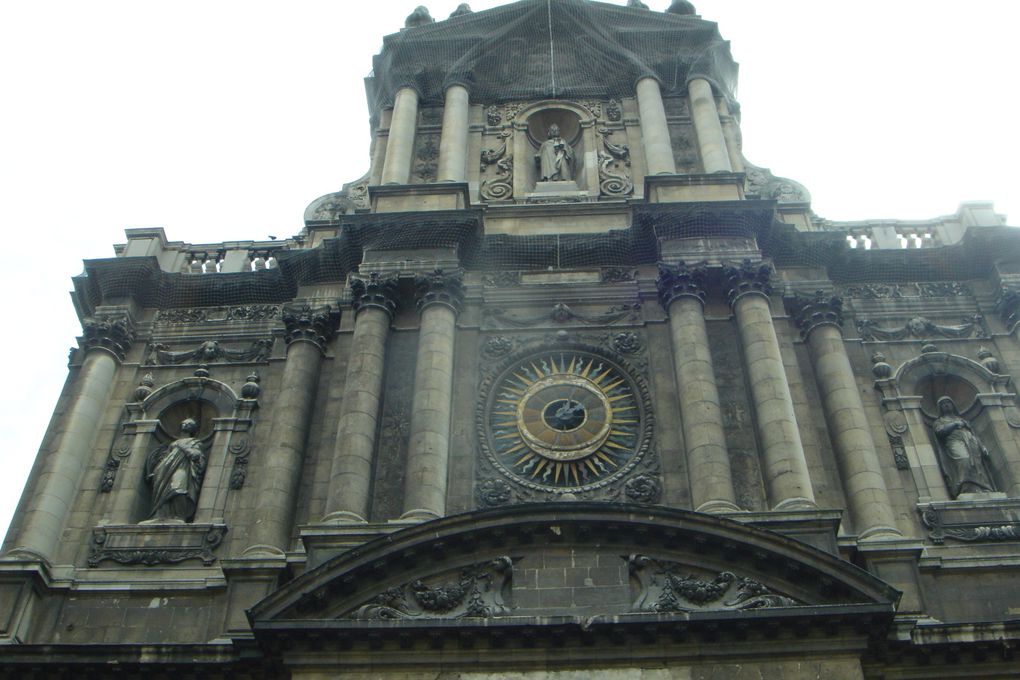 Promenade, visite de l'hôtel des Archevèques de sens, du village Saint Paul,de l'église Saint Paul,de l'ancienne église Saint Paul,  des jardins de l'hôtel de Sully, et place des Vosges, pot à la brasserie "Bourguigon"