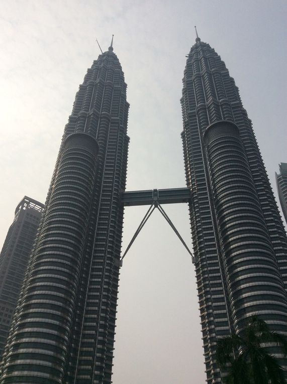 Diaporama des tours Petronas ou Twin towers hautes de 452 mètres