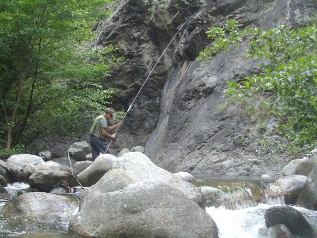 Le samedi 4 juillet 2009, à l'invitation de Seb nous nous retrouvons avec Pilou, Seb, et Nono(moi lol) pour une journée peche de dame fario dans les superbes rivieres des PO
Encore Merci Seb