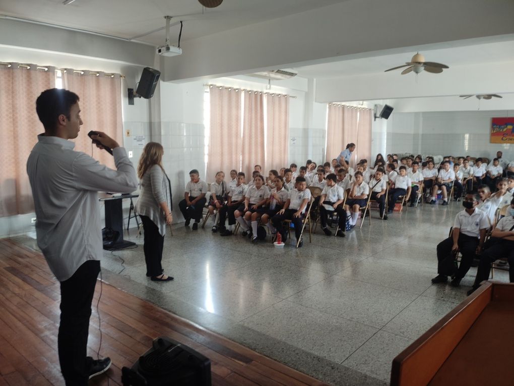 “Expo - Derecho” llegó al Colegio Padre Seijas de Naguanagua para impulsar educación jurídica en los niños y adolescentes