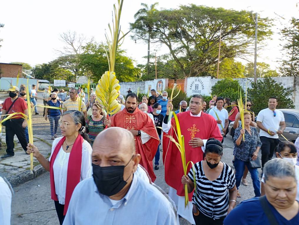 Católicos de la Fundación Mendoza en Valencia asistieron a bendición de las palmas en el Domingo de Ramos 