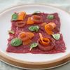 Carpaccio de bœuf en voile de sel aux oignons rouges