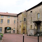 Le village d'Ambierle 2 : le prieuré / Balade dans la Loire - Dans la Bulle de Manou