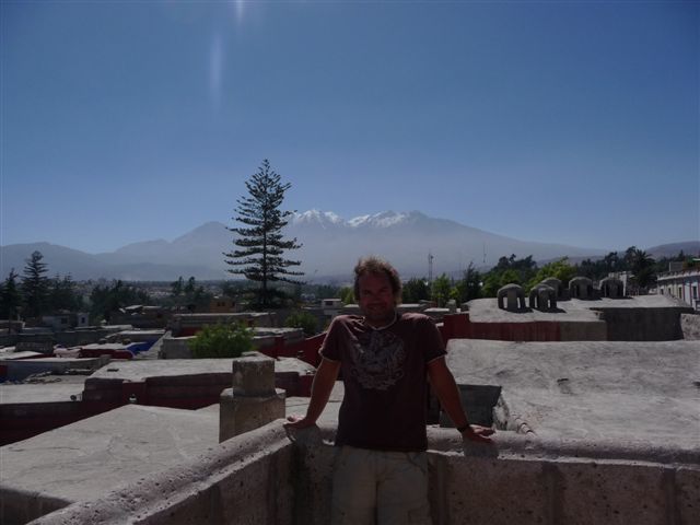 Dernier pays de notre TDM, le Pérou est surprenant. Arequipa et le canyon de Colca, les superbes paysages du lac Titicaca. Cuzco et l'invraisemblable Machu Picchu. Les mysterieuses lignes de Nazca et les iles Ballestras.  Lima et de bons moments ave