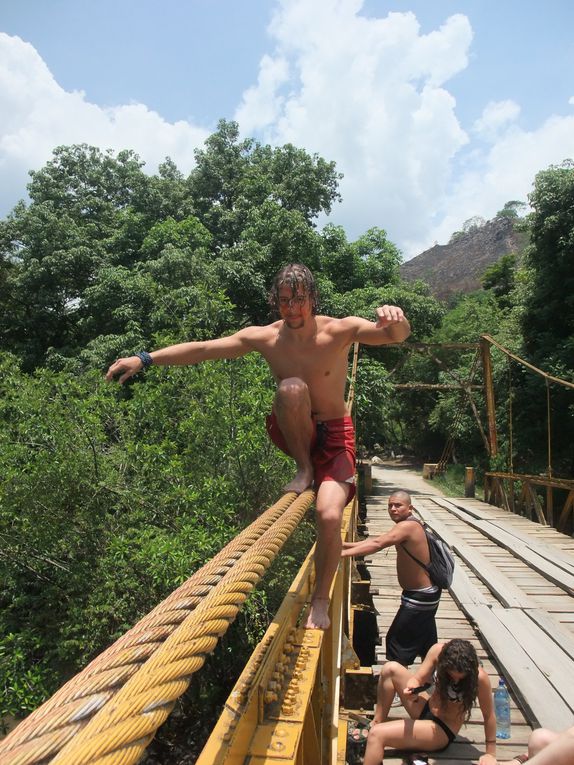 Album - El-Salvador-flying