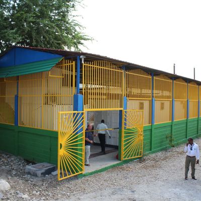 

C'est bien beau tout ça, mais comment voulez-vous apprécier l'électricité si vous n'avez pas de maison où est passé l'argent que nous avons envoyé après la catastrophe ? où est donc la fondation Clinton ? où sont les enfants qui disparait dans l'obscurité du silence ? c'est bien beau mais ça ne protège pas ceux qui sont dans la rue abandonné au main de des gourous, des sectes ou des réseaux pédophile internationale