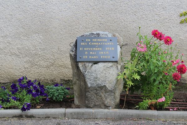 Un 8 mai place du 19 mars 1962