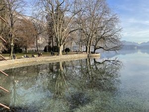 Reflets sur le lac d'Annecy... mardi 30 janvier 2024