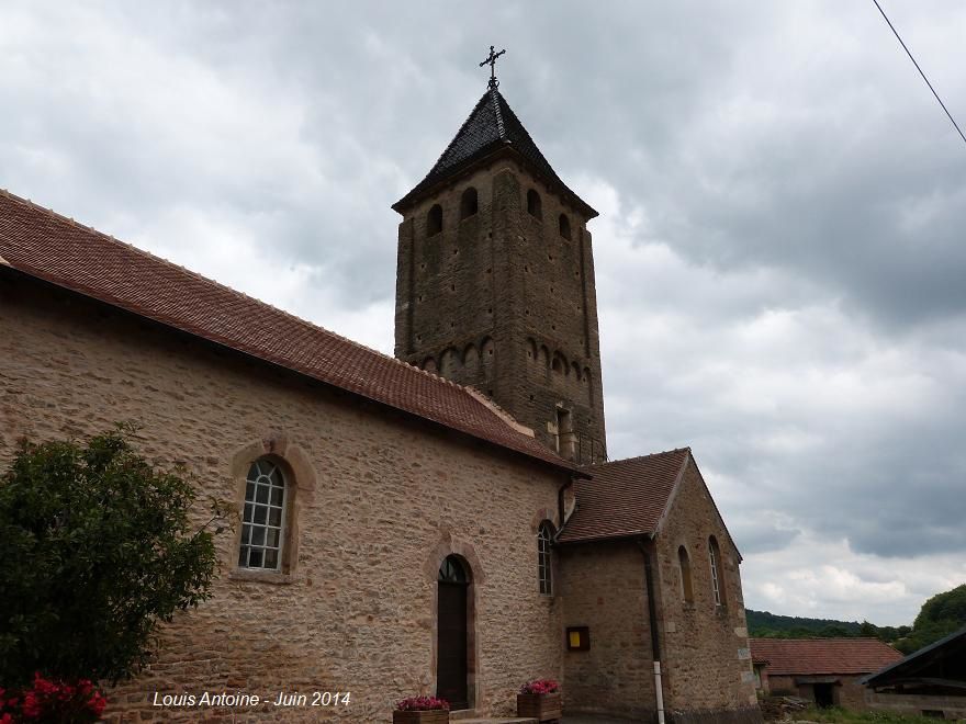 L'église Saint Julien sous divers angles.