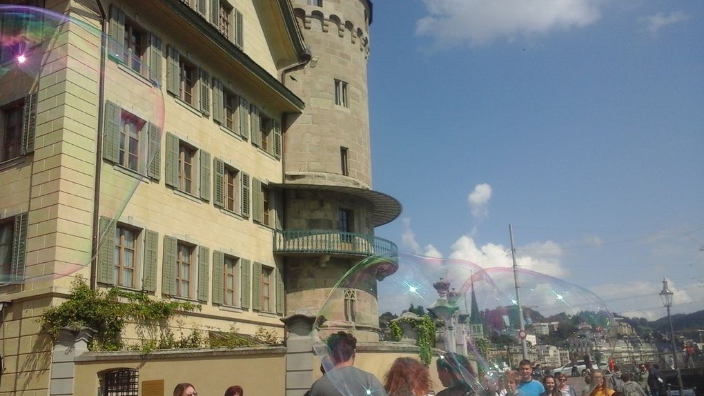 De l'eau toujours de l'eau à Zurich et Berne : à chacune son lac !