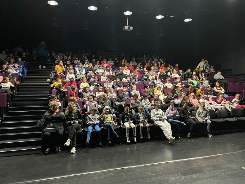 Après 2 semaines de vacances bien mouvementées, accueil de loisirs, vacances gratuites avec la ville de Fismes, les ateliers de Valérie à la médiathèque et de Maryse et Isabelle à la Bibliothèque Pour Tous, et malgré une météo peu clémente, de belles vacances pleines de souvenirs. Un petit +, les cabanes dans les bois les enfants adOOOrent. Et pour finir, salle comble au cinéma à la Spirale pour "Super Mario" Rendez-vous cet été pour de nouvelles aventures😉