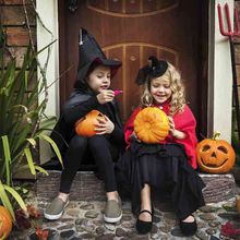 LE PORTE A PORTE DES ENFANTS D'HALLOWEEN.