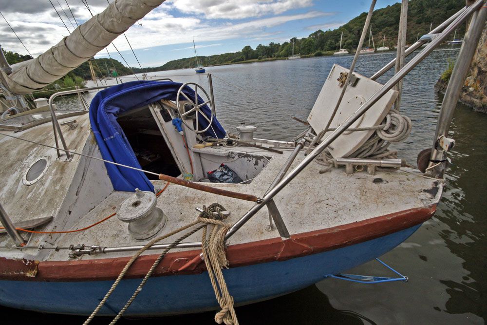 En me promenant sur le Port de la Roche-Bernard, dans le Morbihan, sur les bords de la Vilaine, j'ai eu un coup de coeur pour un dériveur intégral "INOX" et son skipper Marcel Bardiaux Photos Thierry Weber Photographe La Baule Guérande