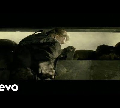  Philippe Manœuvre, jury d'un télé-crochet  qualifie 'Marie' comme une affreuse chanson de Johnny Hallyday