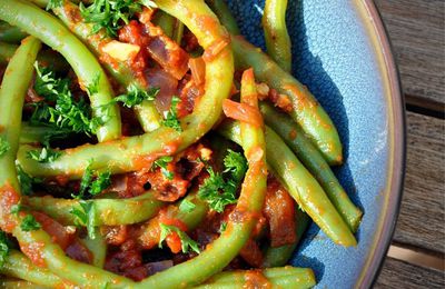 Haricots verts à la tomate et ail