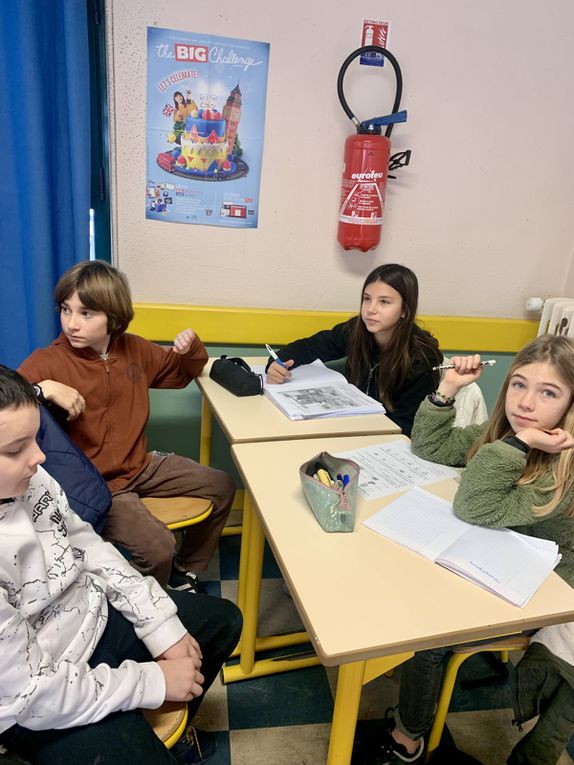 Après un temps d'accueil et de présentation avec le principal du collège, Monsieur Israel et la CPE Madame Jégou, les élèves ont été répartis en demi-groupes dans deux classes.