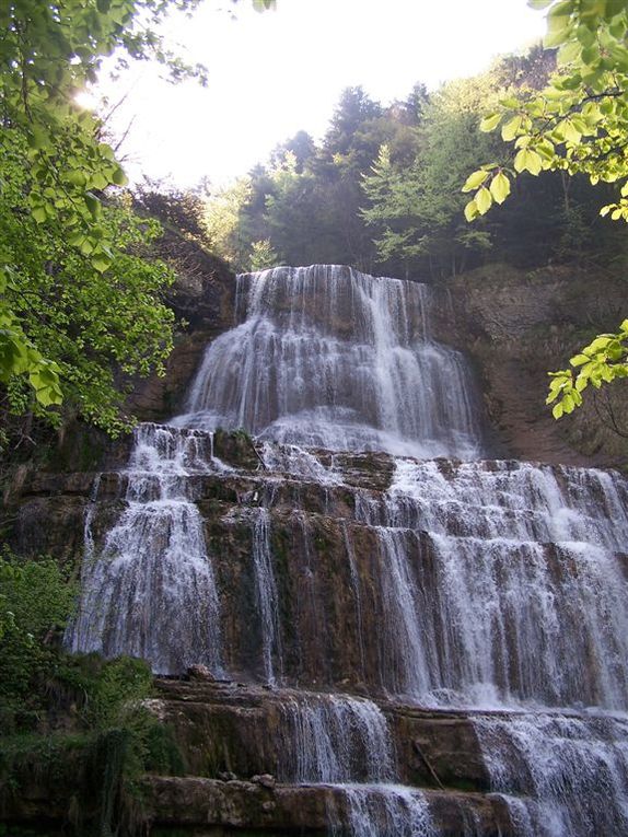 2 des fabuleuses cascades du herisson, situées dans le Jura (l'éventail et le grand saut)