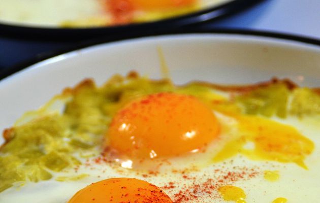 Œuf cocotte en cassolette sur sa fondue de poireaux