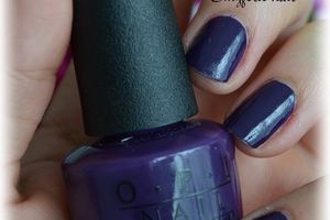 OPI - Vant To Bite My Neck ?