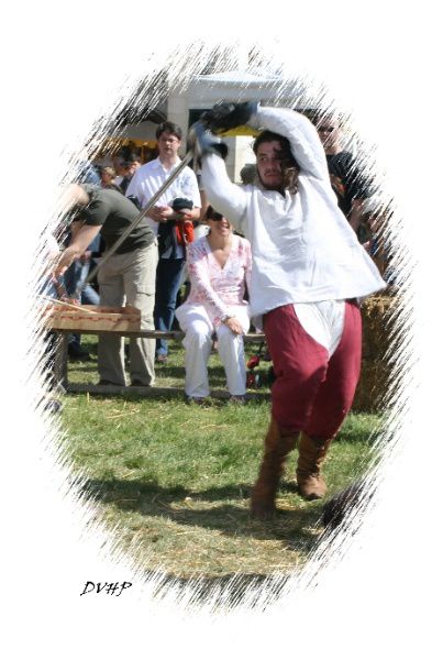 Spectacle d'escrime en temps jadis.D'estoc et de parade le fer se croise