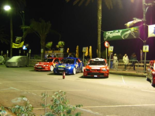 <p>Aprés quelques jours passés à Lloret, nous pouvons enfin partager quelques photos.</P><P>Nous avons pu assister à la préparation pour recevoir les véhicules du Rallye Catalane qui se déroulait à Lloret De Mar.</P><P>C'était géant et énormément de monde le soir.</P><P><U>Petites remarques :</U></P><P>Ne pas hésiter à emmener vos petites monnaies là-bas, ils aiment çà. Les boissons consommées dans un café sont largement moins chéres qu'en France.Par contre l'eau est affreusement trop chéres.Si 