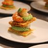 Millefeuilles croustillant d'avocat aux gambas