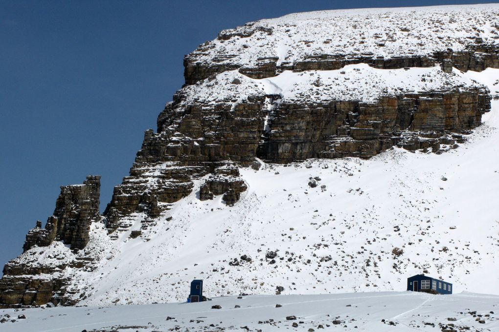 Deux mois bien charges : ski de rando entre Colombie Britannique et Alberta, kayak sur Vancouver Island, visite de Toronto et Ottawa, canoe en Ontario, debut du printemps a Montreal et Mont Tremblant, chutes du Niagara et decouverte du Nouveau Brunsw