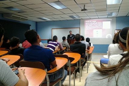 En una conferencia sobre salud laboral