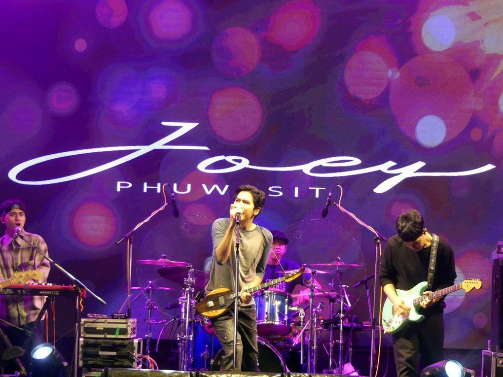 Joey Phuwasit (en concert)