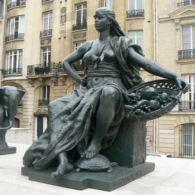 L'Afrique, bronze d'Eugène Dalaplanche, esplanade du musée d'Orsay