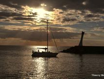 Coucher de soleil sur le phare du Port de La Turballe