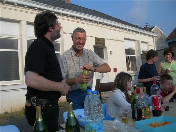 Rien de tel que de boire un verre avec tous les membres pour clôturer la saison