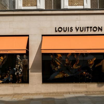 Pourquoi la famille Arnault rachète massivement des actions #LVMH